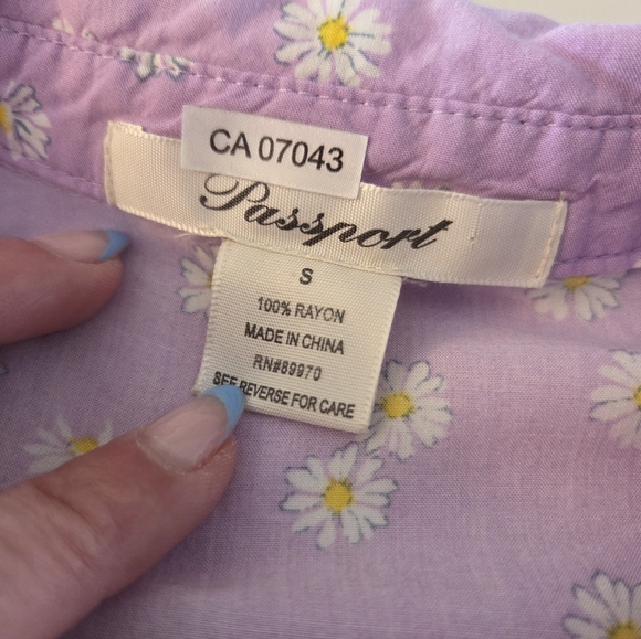 Daisy Pattern Button-Up Crop Top - Picture 3 of 8